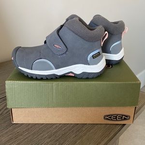 Keen Childrens Hiking Boots, size 11, Never worn, NWT, gray and pink